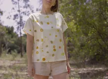 Blusa manga dolman, color salmón, con espalda entera y botones de madera.