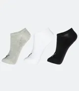 Kit de tres pares de medias Puma de caño bajo en color gris, blanco y negro, con logo de la marca bordado en el tobillo.
