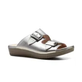 Sandalia de cuero negra con dos tiras anchas con hebillas metálicas y plataforma baja.