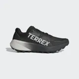 Championes Adidas Terrex Agravic 3, color negro con detalles en blanco.