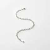 Pulsera de cadena tipo rolo diamantada, elaborada en plata 925 con cierre de mosquetón.
