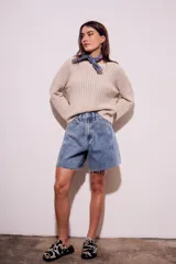 Sweater celeste de tejido de punto calado con lurex, de corte holgado y mangas largas.