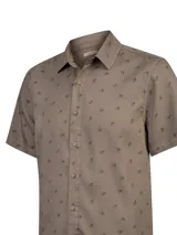 Camisa de manga corta RKF, color marrón, con estampado sutil de pequeños cactus y calaveras. Presenta cuello camisero y cierre frontal con botones de madera.