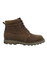 Botín de hombre estilo outdoor, confeccionado en cuero de color marrón. Presenta un diseño acordonado con ojales metálicos, costuras reforzadas y suela de goma dentada en tono contrastante para mayor tracción.