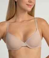 Soutien push up color piel, de microfibra, con breteles regulables y cierre trasero con gancho.