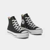 Championes Converse Chuck Taylor All Star de caña alta con plataforma, confeccionados en eco cuero negro, con cordones blancos y el icónico parche circular de estrella en el tobillo.