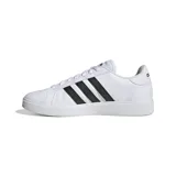 Championes Adidas Grand Court unisex, color blanco con tres tiras negras en los laterales.