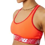 Top deportivo New Balance color naranja con contorno rojo y banda inferior elástica con logo de la marca.