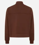 Campera de corte recto y largo, color marrón chocolate, con cuello alto, cierre frontal completo y bolsillos frontales tipo cargo con solapa. Presenta puños y ruedo acanalados.