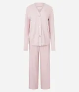 Conjunto de pijama de tres piezas compuesto por cárdigan abotonado, musculosa y pantalón de corte recto. Confeccionado en tejido de punto acanalado con textura melange.