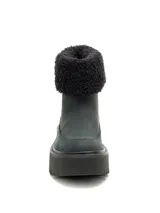 Bota corta de nubuck negro con suela de plataforma dentada y cuello con forro de corderito sintético negro.