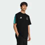 Remera negra de algodón con cuello redondo y mangas cortas. Presenta las tres tiras características de Adidas en color turquesa sobre los hombros y mangas. Incluye el logo de Adidas en el pecho derecho y el escudo del equipo Mercedes-AMG Petronas Formula 1 en el pecho izquierdo.