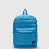 Mochila Bubba de diseño acolchado en color verde menta. Cuenta con un compartimento principal espacioso con cierre, bolsillo frontal con cierre y parche de marca en la parte inferior. Incluye correas acolchadas y es resistente al agua.