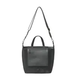 Cartera tipo tote de Las Oreiro en color negro, confeccionada en material sintético. Presenta un bolsillo frontal con cierre, doble asa superior y correa larga ajustable y desmontable. Incluye detalle metálico con forma de labios en la parte inferior.