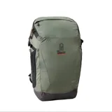 Mochila Rip Curl Search Packable de 25L, color verde militar con detalles en negro y base a cuadros. Cuenta con múltiples bolsillos, correas de compresión y diseño plegable.