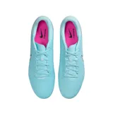 Championes de fútbol Nike Tiempo Legend 10 Academy, color plateado con detalles en negro y verde neón. Presentan un diseño con textura en la parte superior y tacos redondos en la suela.