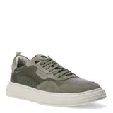 Championes urbanos Democrata modelo Triada, color verde oliva, confeccionados en una combinación de cuero y gamuza. Presentan cordones al tono, suela de goma blanca con relieve y diseño texturizado con perforaciones laterales.