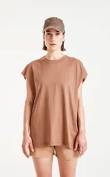 Sudadera de algodón premium americano color cáñamo, con corte extra oversize, hombros caídos y cuello redondo.