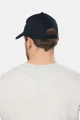 Gorro de lona color gris con visera y logo bordado en el frente.