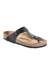 Sandalias Birkenstock modelo Gizeh, color negro, con tira de dedo y hebilla ajustable.