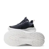 Championes deportivos Umbro modelo Paths, color azul marino con detalles en rosado y suela blanca. Presentan diseño de malla transpirable, cierre con cordones y logo de la marca en el lateral.
