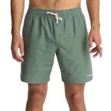 Short de baño tipo boardshort color verde militar, con cintura elástica y cordón ajustable blanco.