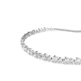Pulsera plateada de eslabones con circonias blancas engarzadas, con cierre corredizo ajustable.