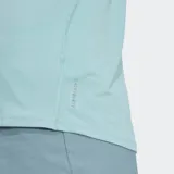 Remera de running Adidas Adizero Essentials color celeste con logo blanco en el pecho.