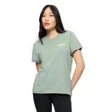Remera Merrell de manga corta y cuello redondo color verde, con pequeño estampado de la marca en el pecho.