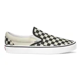 Championes Vans modelo Classic Slip-On, con diseño sin cordones y estampado de tablero de ajedrez en blanco y negro. Presentan suela de goma blanca con banda lateral negra y refuerzo acolchado en el talón.