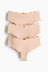 Pack de tres bombachas hipster invisibles de microfibra color nude, con corte láser y cintura en V de tiro bajo.