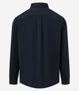 Camisa verde militar de manga larga en sarga de algodón, con cuello clásico, cierre frontal abotonado y dos bolsillos con solapa abotonada en el pecho.