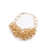 Collar dorado con múltiples cadenas de eslabones ovalados texturizados.