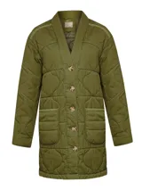 Chaqueta acolchada de corte holgado en color verde militar, con cuello en V, cierre frontal de botones y bolsillos delanteros aplicados. Presenta un diseño de costuras curvas y forro interior con estampado floral.