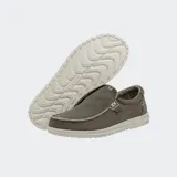 Zapatos Hey Dude Mikka Braided color marrón con capellada trenzada y suela beige.