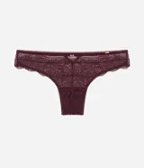 Bombacha tipo bikini confeccionada en encaje con textura floral y transparencias delicadas. Presenta un diseño elegante con acabado suave en la cintura y piernas, y forro interior de algodón.