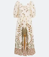 Vestido midi de algodón color crudo con estampado de cocoteros, escote con detalle torcido y mangas 3/4.