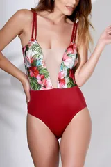 Malla enteriza roja con estampado de flores y hojas, con breteles trenzados y frente de tul.