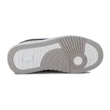 Championes casuales de mujer Diadora modelo Spitfire III, color plateado metalizado con detalles en negro. Presentan cordones blancos y una suela de plataforma blanca con borde inferior gris.