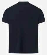 Remera masculina blanca, modelo muscle con cuello redondo y manga corta. Sin estampado, confeccionada en algodón certificado BCI.