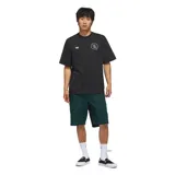 Remera negra de manga corta con ajuste holgado, perteneciente a la colaboración Adidas Originals Skate Spot x Mark Gonzalez. Presenta un pequeño logo de Adidas y un gráfico circular en el pecho, además de un estampado grande en la espalda con diseño de monopatín.