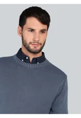 Sweater de punto con cuello redondo, diseño liso y puños y ruedo acanalados.