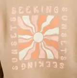 Canguro O'Neill con capucha y cordones ajustables, color beige. Presenta un bolsillo frontal tipo canguro y un pequeño estampado gráfico en el pecho con diseño de sol.