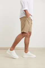 Bermuda verde militar de lino.