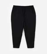 Pantalón de sastrería corte carrot, color negro, con cintura alta, pliegues delanteros, bolsillos laterales y elástico en la parte posterior de la cintura.