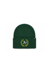 Gorro tejido tipo beanie color verde oscuro con puño doblado. Presenta un bordado frontal en relieve con el logo de los Oakland Athletics rodeado por una corona de laureles en color amarillo y blanco.