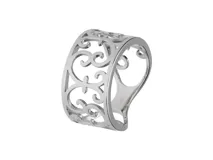 Anillo ancho de plata 925 con diseño calado de arabescos.