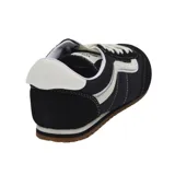 Championes Vans modelo Super Low Pro, de perfil bajo, color negro con detalles en blanco. Presentan la icónica banda lateral Sidestripe, cierre de cordones y suela de caucho con diseño Waffle.