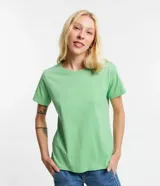 Remera básica de cuello redondo y manga corta, confeccionada en algodón peruano de alta calidad. Presenta un diseño liso y versátil, ideal para uso diario.