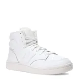 Championes urbanos New Balance modelo 480, de caña media y diseño minimalista en color blanco. Confeccionados en piel natural y material textil, cuentan con cierre de cordones, logo lateral característico y suela de goma flexible para mayor agarre.